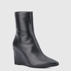 Boots*Aquatalia Pauletta Black